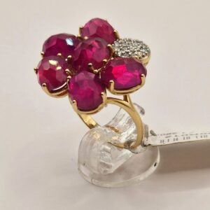 Anello Rubini e brillanti “a fiore” bicolore