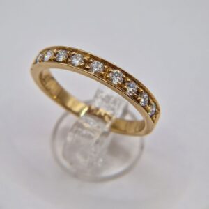 Anello in oro giallo e brillanti