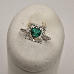 Anello "Cuore di smeraldo"
