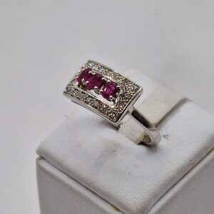 Anello trilogy "Rubini" con contorno