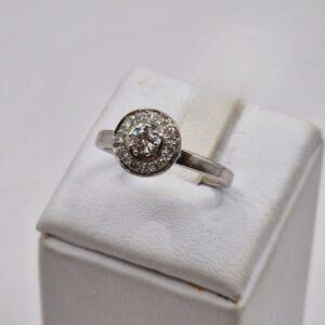Anello a contorno di Diamanti