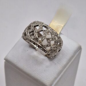 Anello a fascia traforata