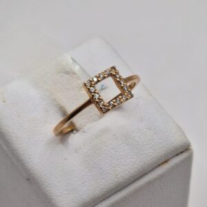 Anello “nude” quadrato
