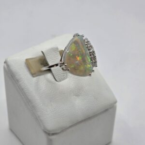 Anello "vela" con Opale "arlecchino"